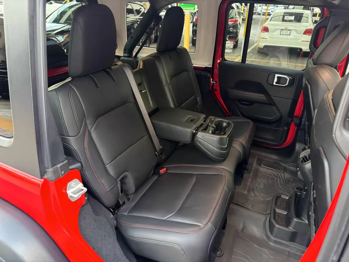 Jeep Wrangler 4 Door 2025 5